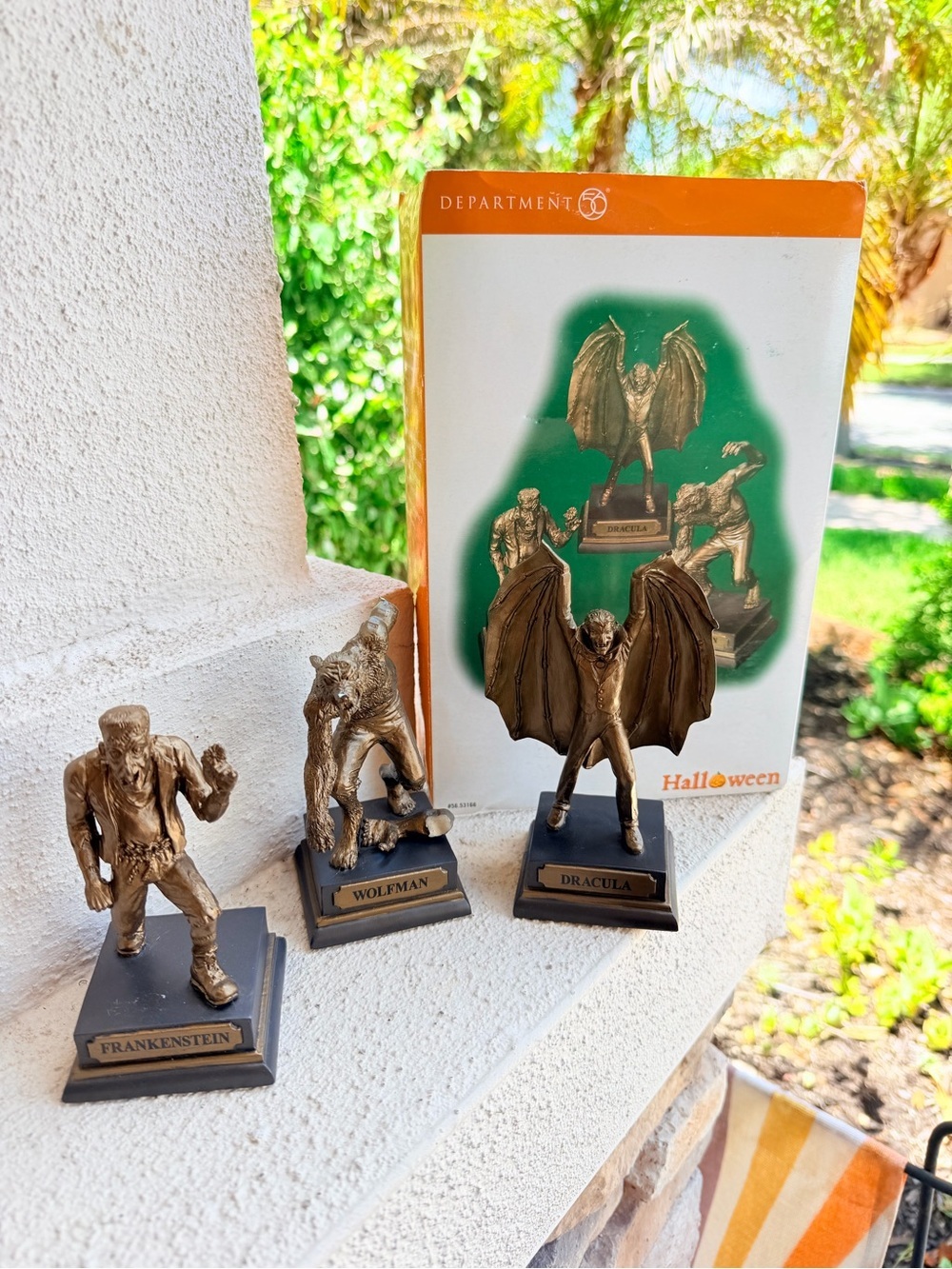 DEPT 56 HALLOWEEN VILLAGE Accessory MONSTER PARK STATUES 1 Broken